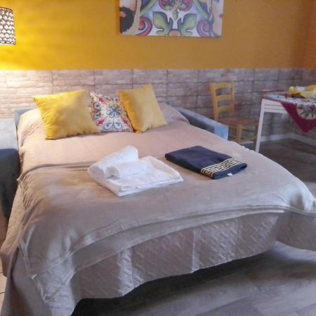 Casuzza Bedda E Duci Apartment มอนเดลโล ภายนอก รูปภาพ